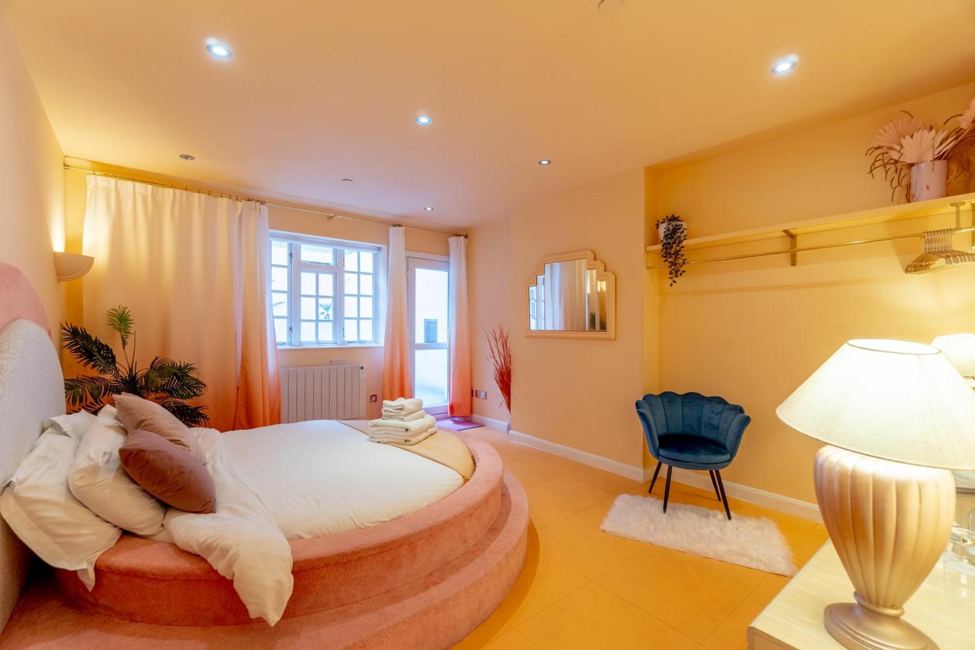 The Courtyard Suite By Margate Suites Exterior photo